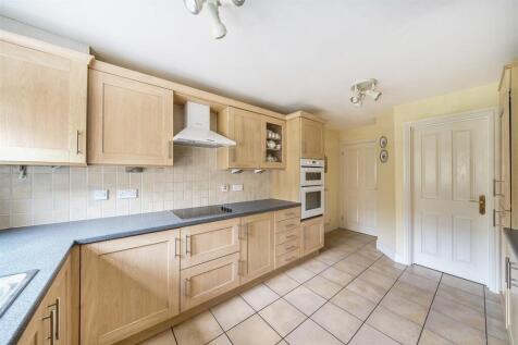 15, Herbert Gardens, Towcester (6).jpg