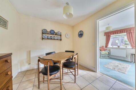 15, Herbert Gardens, Towcester (3).jpg