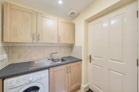 15, Herbert Gardens, Towcester (22).jpg