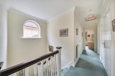 15, Herbert Gardens, Towcester (14).jpg