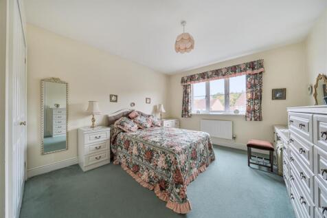 15, Herbert Gardens, Towcester (11).jpg