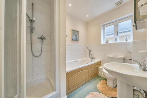 15, Herbert Gardens, Towcester (12).jpg