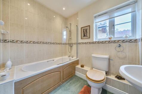 15, Herbert Gardens, Towcester (15).jpg