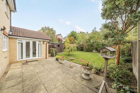 15, Herbert Gardens, Towcester (18).jpg