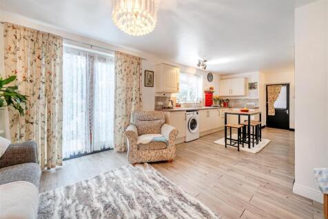 38 Stratford Road, Roade (16).jpg