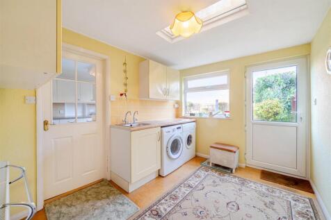 1 Bradden Way, Greens Norton (25).jpg