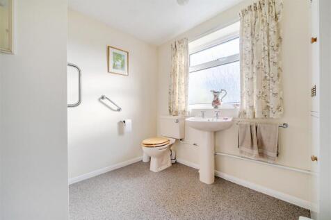 1 Bradden Way, Greens Norton (2).jpg