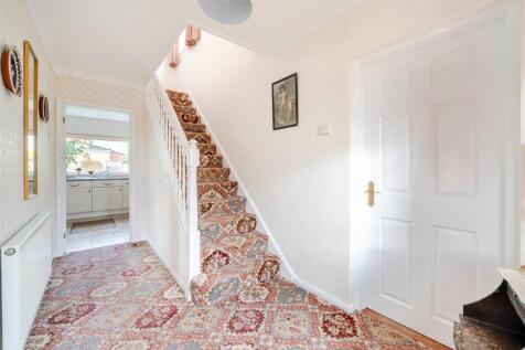 1 Bradden Way, Greens Norton (7).jpg