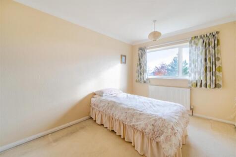 1 Bradden Way, Greens Norton (17).jpg