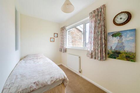 1 Bradden Way, Greens Norton (14).jpg