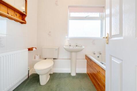 1 Bradden Way, Greens Norton (10).jpg