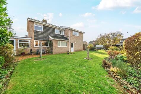 1 Bradden Way, Greens Norton (23).jpg