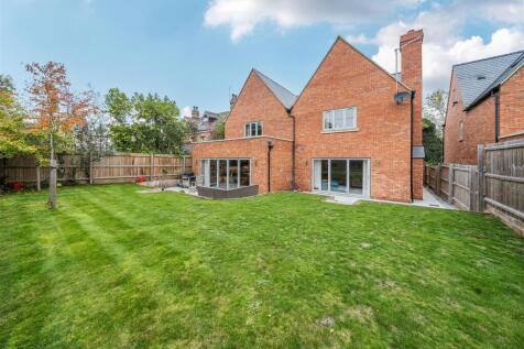 15a Brackley Road, Silverstone