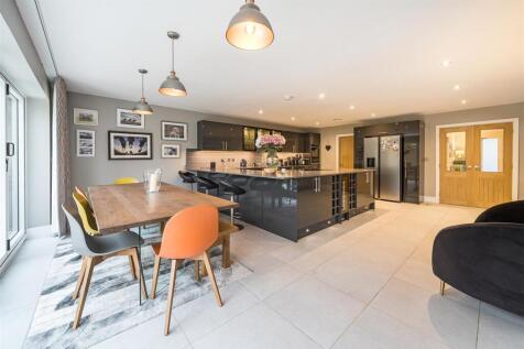 15a Brackley Road, Silverstone