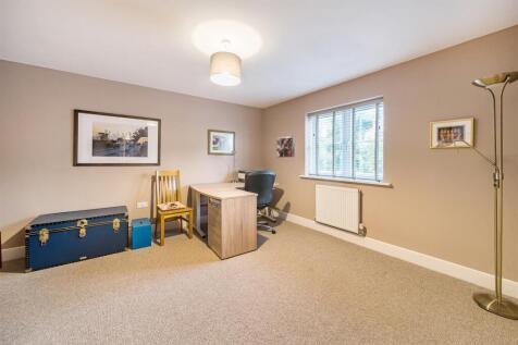 15a Brackley Road, Silverstone