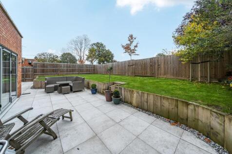 15a Brackley Road, Silverstone