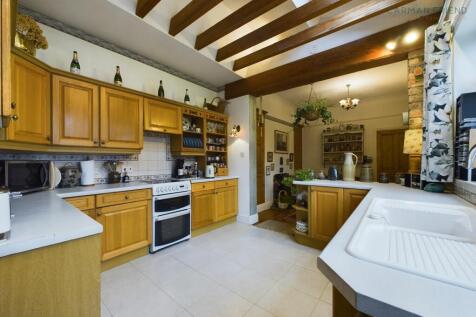 Kitchen/ Dining Room