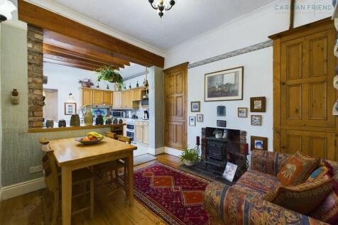 Kitchen/ Dining Room