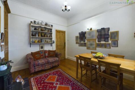 Kitchen/ Dining Room