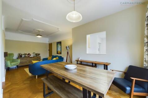 Sitting Room/Dining Room