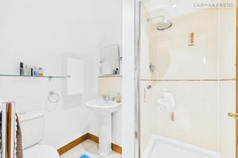 Ensuite to Bedroom 2