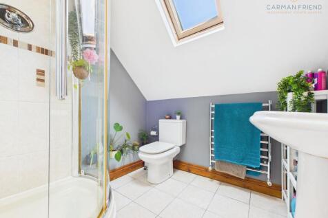 Ensuite to Bedroom 3