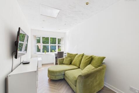Sitting/Play Room