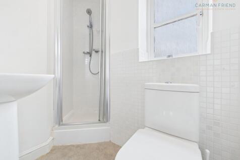 En Suite to Bedroom 1