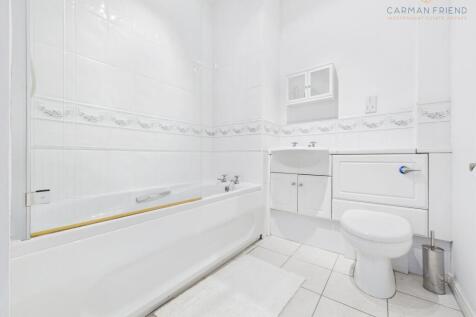 En Suite to Bedroom 2
