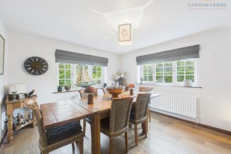 Dining Room/Bedroom 4