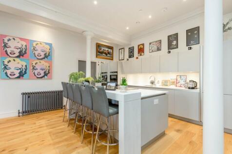 Living Room/Kitchen