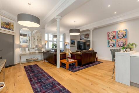 Living Room/Kitchen