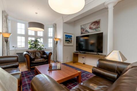Living Room/Kitchen