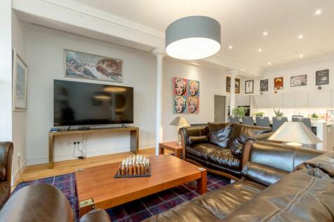 Living Room/Kitchen