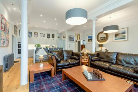 Living Room/Kitchen
