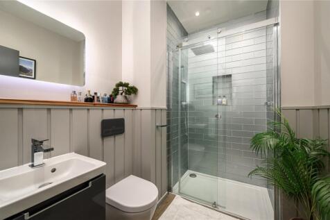 Ground Ensuite