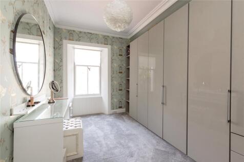 Double Bed/Dressing
