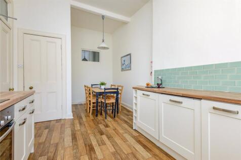 Kitchen/ Dining Room