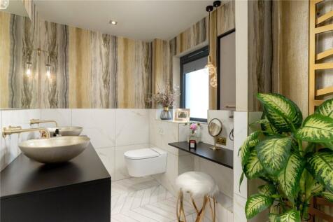 En-Suite Bathroom