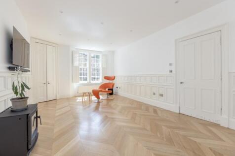 Sitting/Dining Room