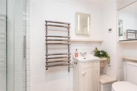Bed One En Suite