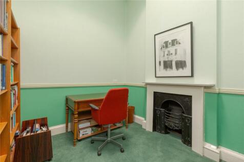 Bedroom / Study