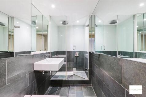 En-Suite to 2nd Bedroom