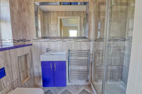 en-suite 1.jpg