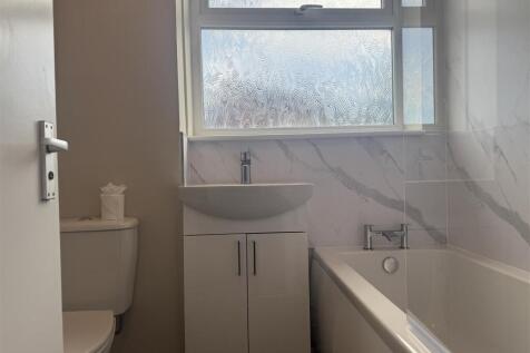 bathroom 3.JPG