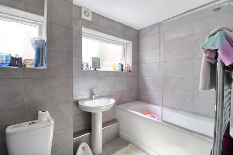 bathroom 1.jpg