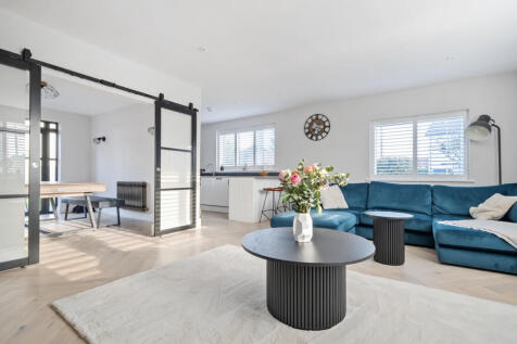 Lounge/Kitchen