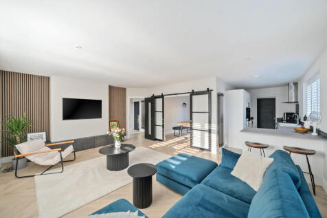 Lounge/Kitchen