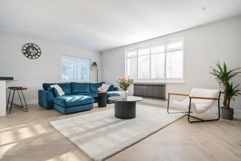 Lounge/Kitchen