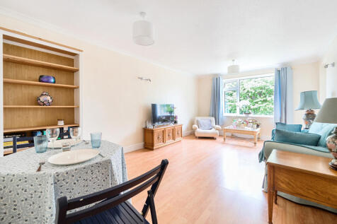 Sitting/Dining Room